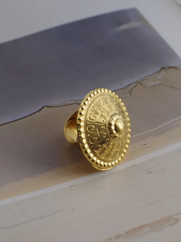 Lotta Djossou Bague Dôme Dorée Outlet