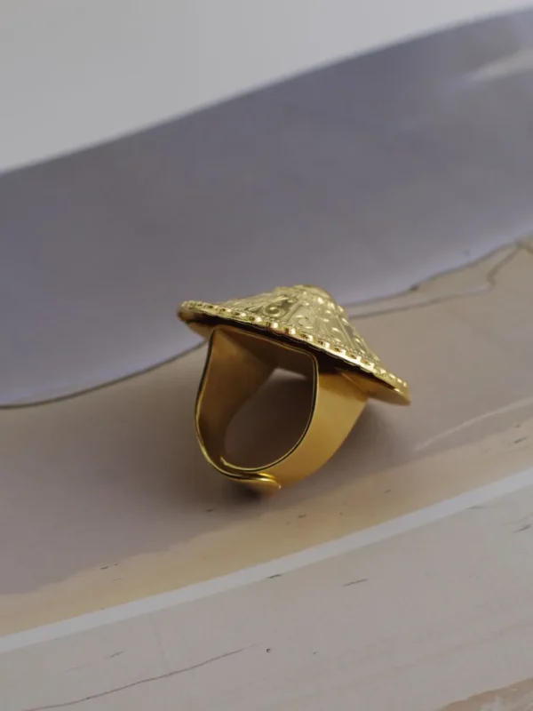 Lotta Djossou Bague Dôme Dorée Outlet