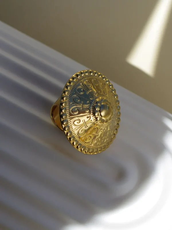 Lotta Djossou Bague Dôme Dorée Outlet