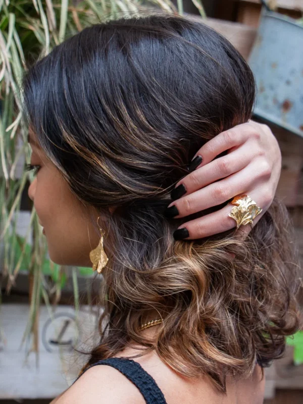 Lotta Djossou Boucles d'Oreilles Petite Feuille de Ginkgo Dorées Fashion