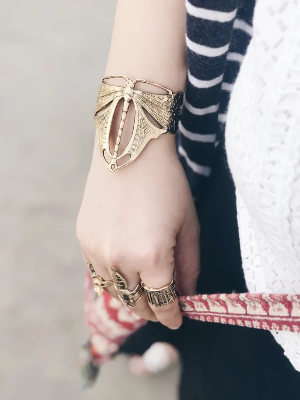 Lotta Djossou Bracelet Libellule Volant Doré Fashion