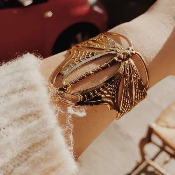 Lotta Djossou Bracelet Libellule Volant Doré Fashion