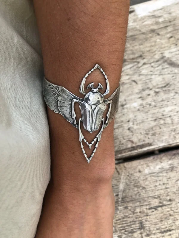 Lotta Djossou Manchette Beetle Argentée Sale